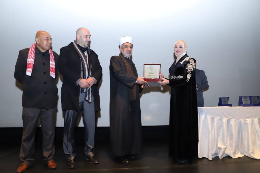 وزير الأوقاف يرعى حفل تسيير رحلة عمرة لمرضى السرطان والمكفوفين