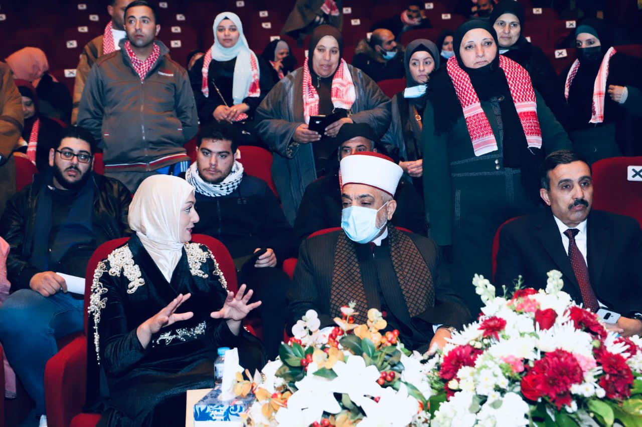 وزير الأوقاف يرعى حفل تسيير رحلة عمرة لمرضى السرطان والمكفوفين