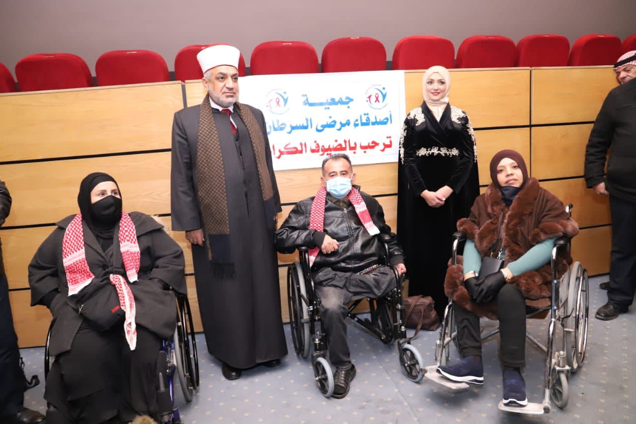 وزير الأوقاف يرعى حفل تسيير رحلة عمرة لمرضى السرطان والمكفوفين