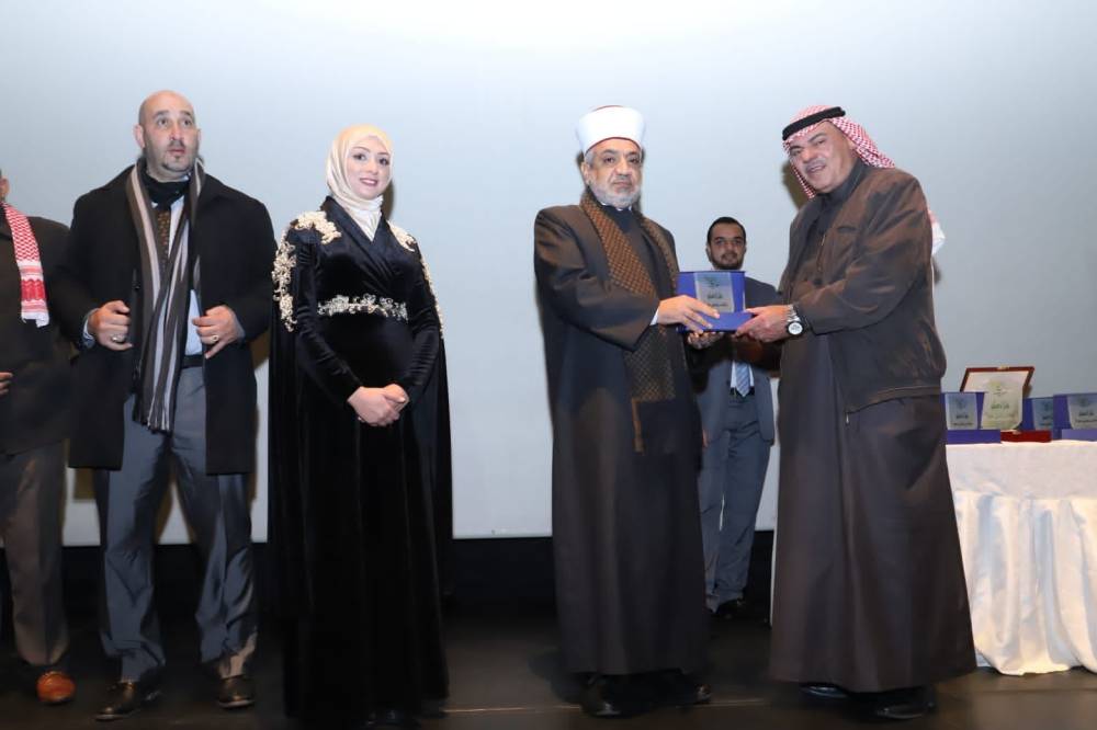 وزير الأوقاف يرعى حفل تسيير رحلة عمرة لمرضى السرطان والمكفوفين