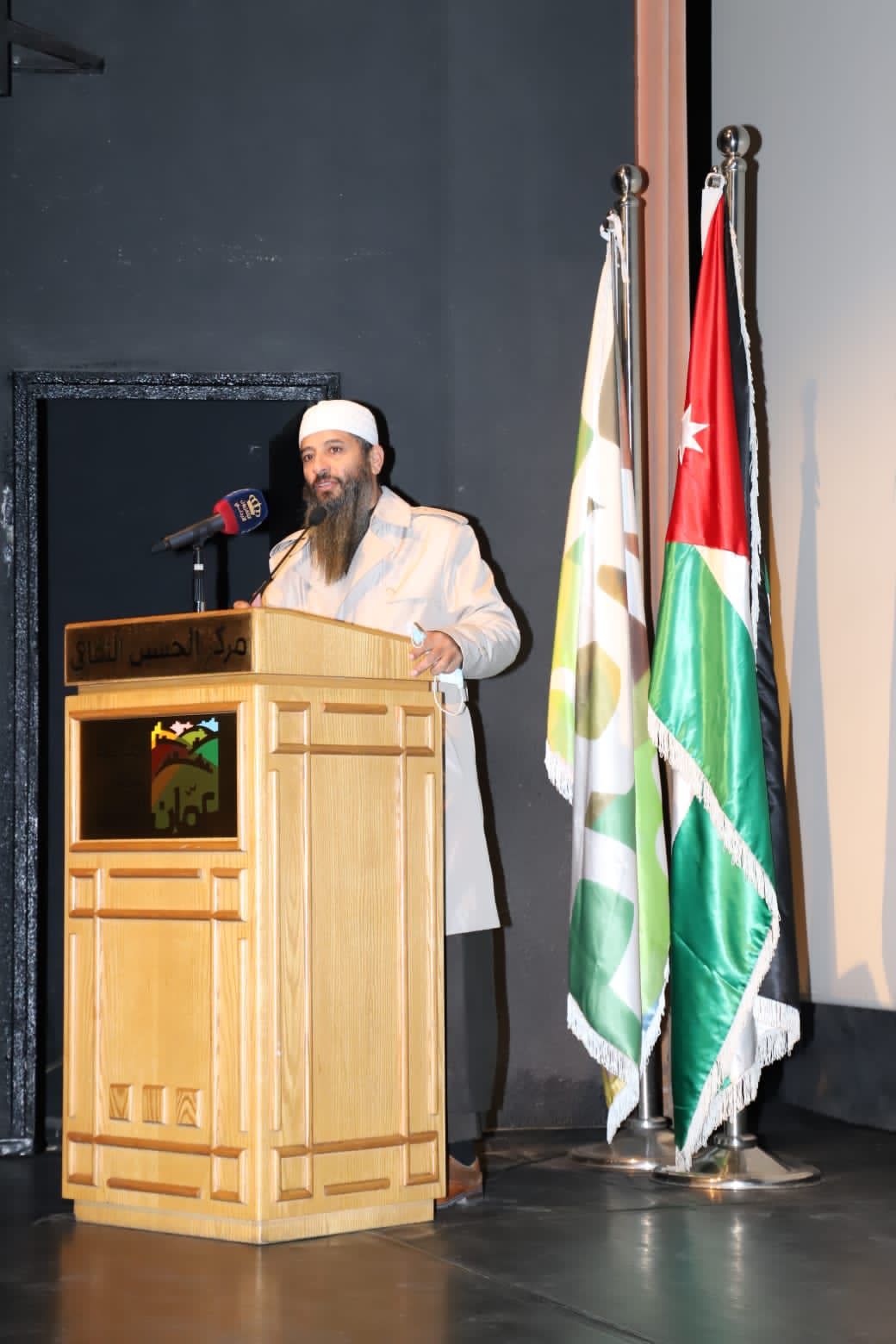 وزير الأوقاف يرعى حفل تسيير رحلة عمرة لمرضى السرطان والمكفوفين