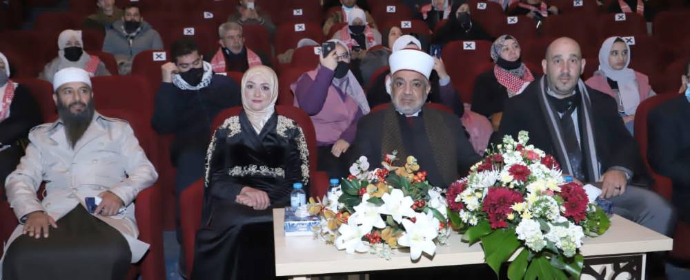 وزير الأوقاف يرعى حفل تسيير رحلة عمرة لمرضى السرطان والمكفوفين