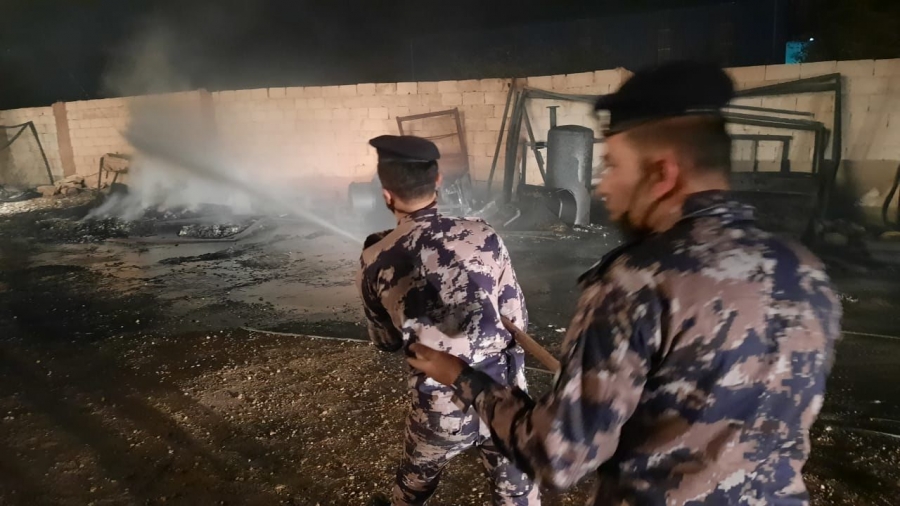 الدفاع المدني يخمد حريق مصنع في محافظة البلقاء 