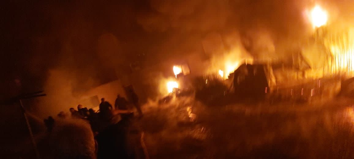 الدفاع المدني يخمد حريق مصنع في محافظة البلقاء 