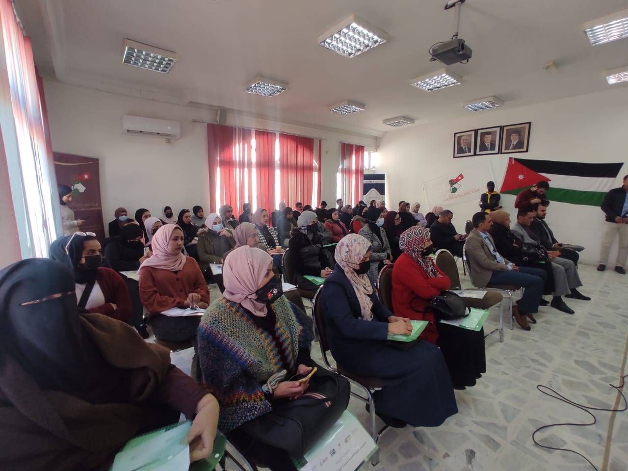 جلسة حوارية حول مخرجات اللجنة الملكية لتحديث المنظومة السياسية في مادبا 