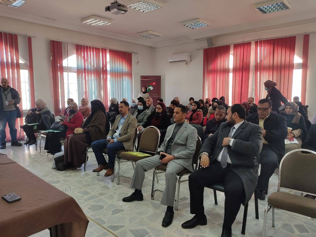 جلسة حوارية حول مخرجات اللجنة الملكية لتحديث المنظومة السياسية في مادبا 