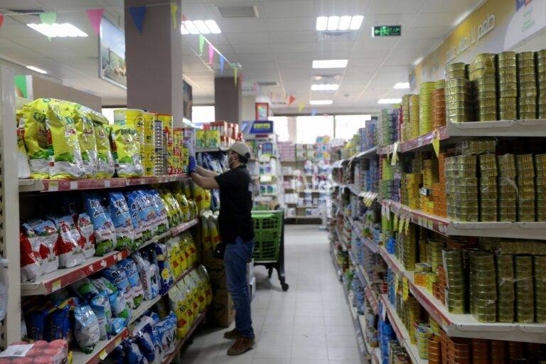 الصناعة والتجارة تتابع مجريات السوق لضمان توفر السلع