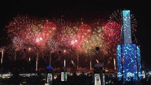 حملة أجمل شتاء في العالم  عروض الألعاب النارية والأضواء والليزر بهجة أمسيات أجمل شتاء في العالم في مهرجان الشيخ زايد