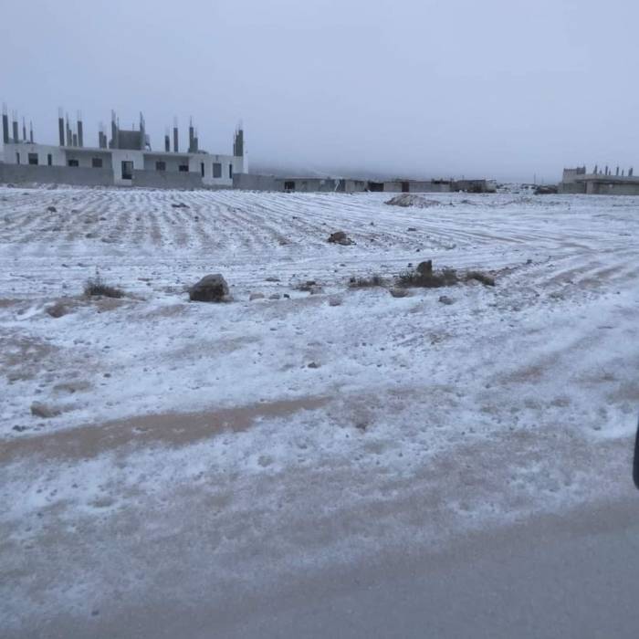 إنقاذ 5 عائلات حاصرتهم الثلوج في معان