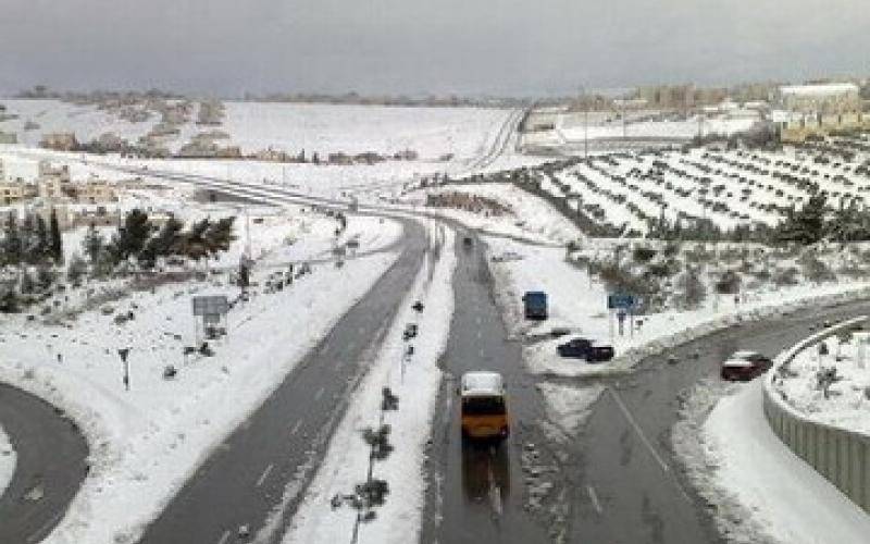 محافظ اربد يعلن إغلاق طريق إربد  عجلون بسبب الانزلاقات وتراكم الثلوج