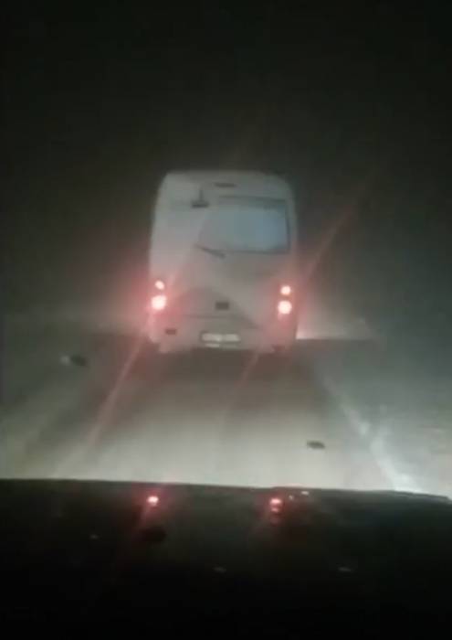 الاشغال: ازالة العوائق امام حافلة علقت طريق الرصيف مثلث النقب .. فيديو