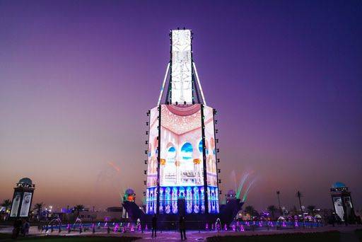 حملة أجمل شتاء في العالم - عروض الألعاب النارية والأضواء والليزر بهجة أمسيات أجمل شتاء في العالم في مهرجان الشيخ زايد