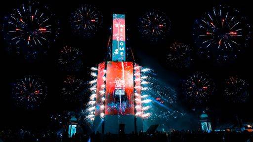 حملة أجمل شتاء في العالم - عروض الألعاب النارية والأضواء والليزر بهجة أمسيات أجمل شتاء في العالم في مهرجان الشيخ زايد