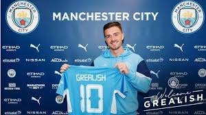 نجم خط وسط مانشستر سيتي جاك غريليش يلتقي مشجعي السيتي