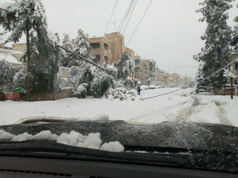 الكهرباء الأردنية: صعوبة في الوصول إلى مواقع الأعطال