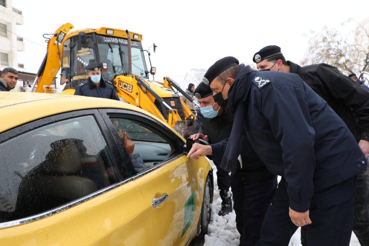 الحواتمه يتفقد الكوادر العاملة في الميدان، ويشكرهم على ما قدموه من خدمات للمواطنين خلال المنخفض الجوي