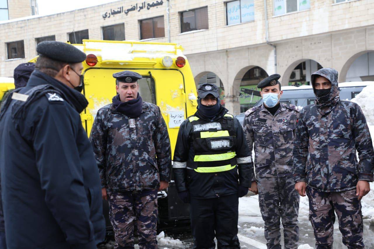 الحواتمه يتفقد الكوادر العاملة في الميدان، ويشكرهم على ما قدموه من خدمات للمواطنين خلال المنخفض الجوي