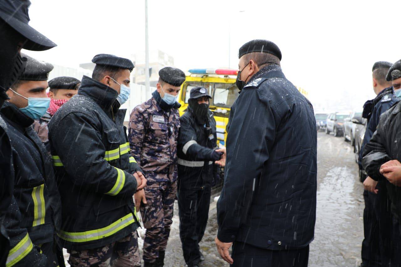 الحواتمه يتفقد الكوادر العاملة في الميدان، ويشكرهم على ما قدموه من خدمات للمواطنين خلال المنخفض الجوي