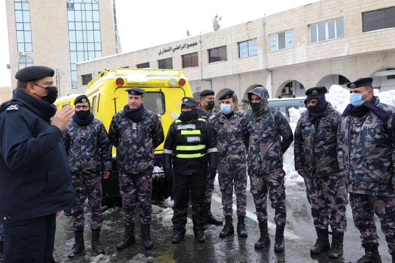 الحواتمه يتفقد الكوادر العاملة في الميدان، ويشكرهم على ما قدموه من خدمات للمواطنين خلال المنخفض الجوي