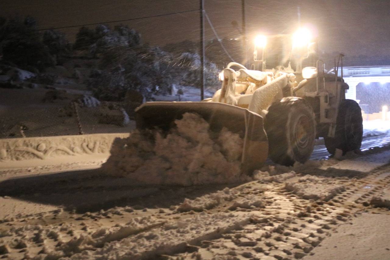 القوات المسلحة تساند مؤسسات الدولة في التعامل مع الحالة الجوية.. صور 