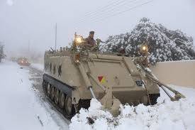 القوات المسلحة تساند مؤسسات الدولة في التعامل مع الحالة الجوية.. صور 