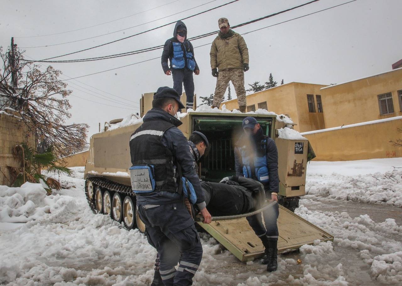 القوات المسلحة تساند مؤسسات الدولة في التعامل مع الحالة الجوية.. صور 