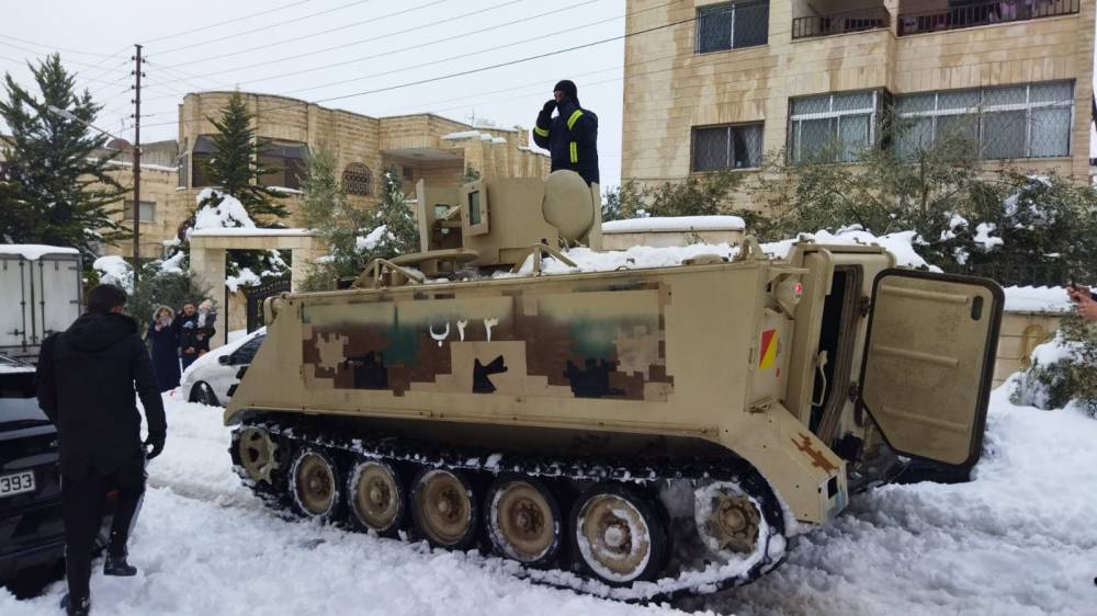 القوات المسلحة تساند مؤسسات الدولة في التعامل مع الحالة الجوية.. صور 