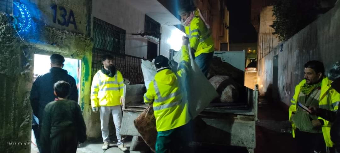 ترحيل عائلة في الرمثا تضم 13 فرداًمن بيت آيل للسقوط إلى شقة آمنة