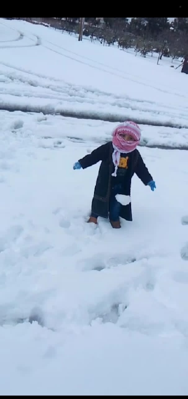 يسرى أبو عنيز تكتب : الأطفال يقلدون الكبار في موجة الثلج