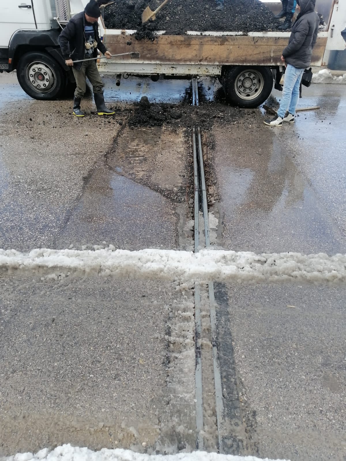 الأشغال تباشر بإجراء أعمال صيانة شاملة بعد المنخفض الجوي الماضي