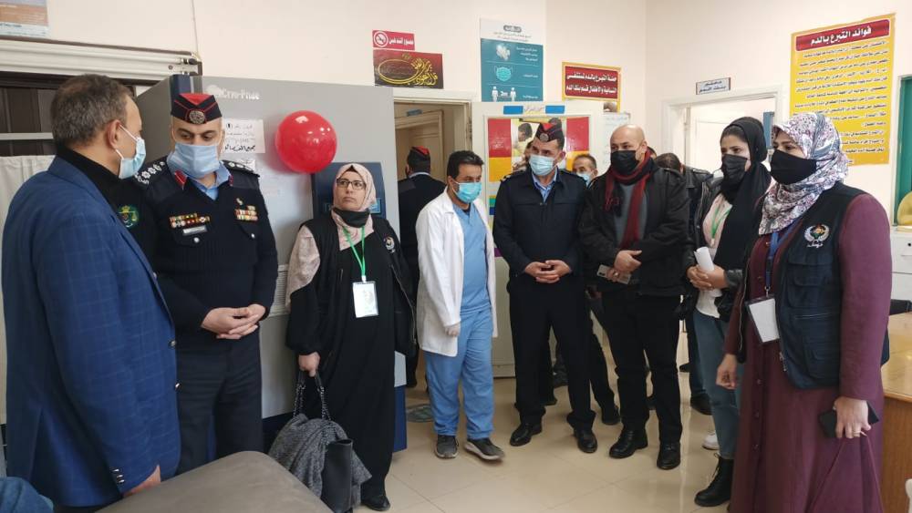 شرطة المفرق تزور الأطفال المرضى في المستشفى وتقدم لهم الهدايا بمناسبة عيد ميلاد الملك