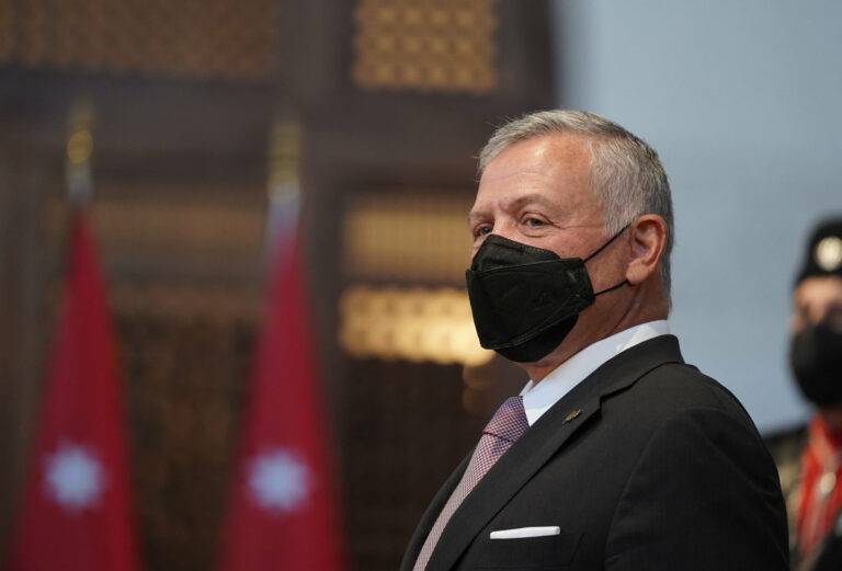 الملك يبحث هاتفيا مع رئيس الوزراء الياباني العلاقات بين البلدين