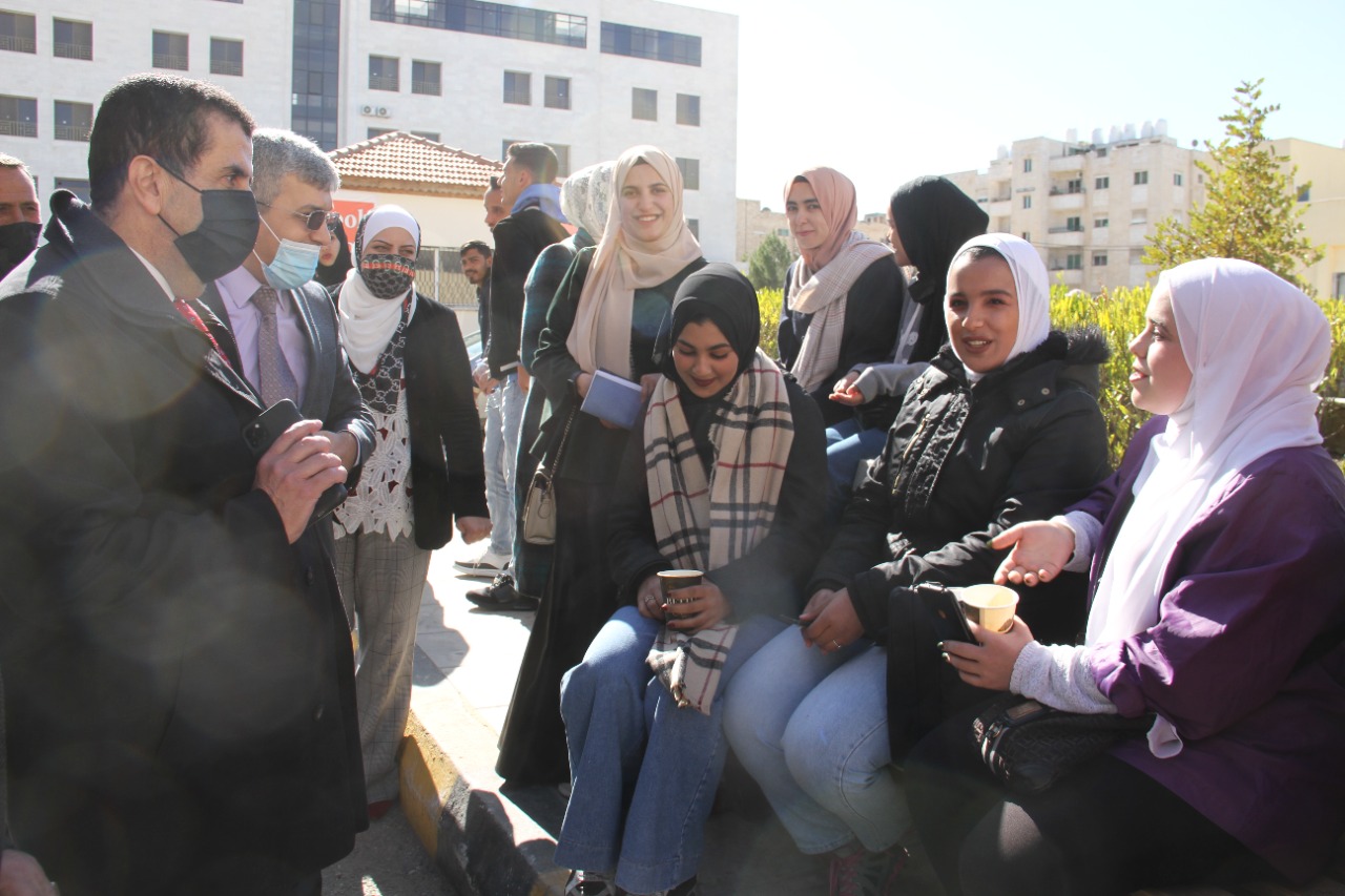 العجلوني يتفقد  المبنى الجديد للقاعات التدريسية في كلية اربد الجامعية ويلتقي بهيأتيها التدريسية والادارية  