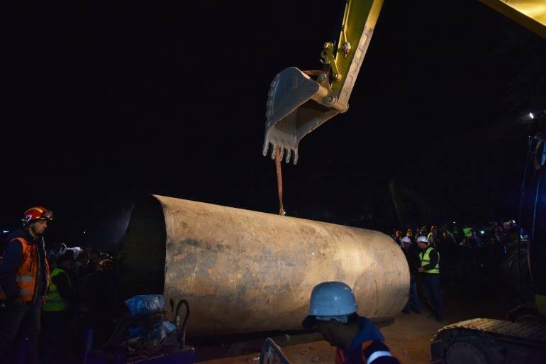 المغرب .. محاولات إنقاذ الطفل ريّان من البئر تدخل مرحلة حاسمة والحفر اليدوي يتواصل طوال الليل