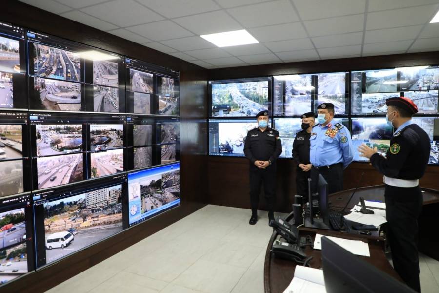 مدير الأمن العام يزور إدارة السير ويفتتح غرفة العمليات الرئيسية الحديثة، ومكتب خدمة العسكريين العاملين والمتقاعدين.