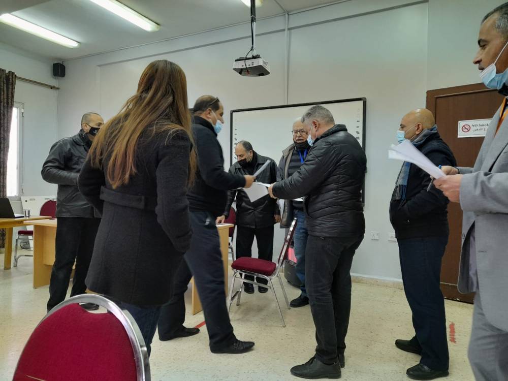 لجنة انتخابات مادبا تجري  تجربه حيه للتسجيل بجميع مراحله 