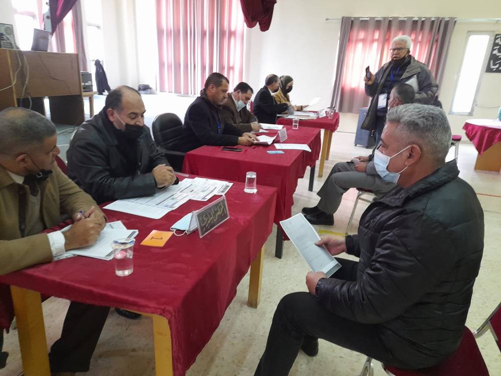 لجنة انتخابات مادبا تجري  تجربه حيه للتسجيل بجميع مراحله 