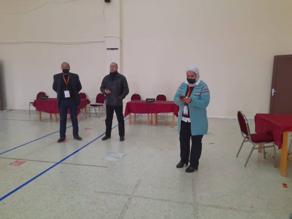 لجنة انتخابات مادبا تجري  تجربه حيه للتسجيل بجميع مراحله 