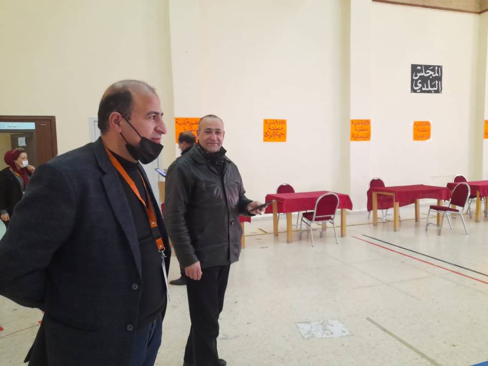لجنة انتخابات مادبا تجري  تجربه حيه للتسجيل بجميع مراحله 