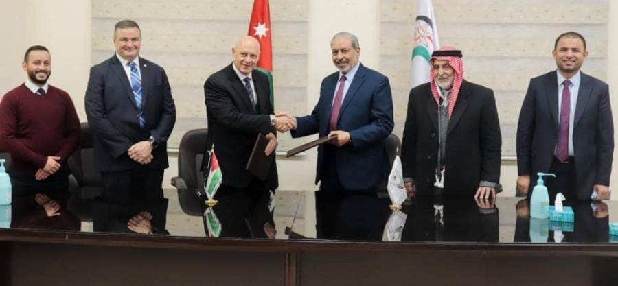 الدهيسات : أجهزة طبية للمستشفى الإسلامي تدخل الأردن لأول مرة