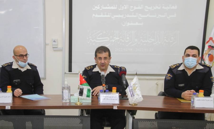 مدير عام الجمارك : الارتقاء بالتدريب والتأهيل للكوادر البشرية من أولى اولويات العمل الجمركي