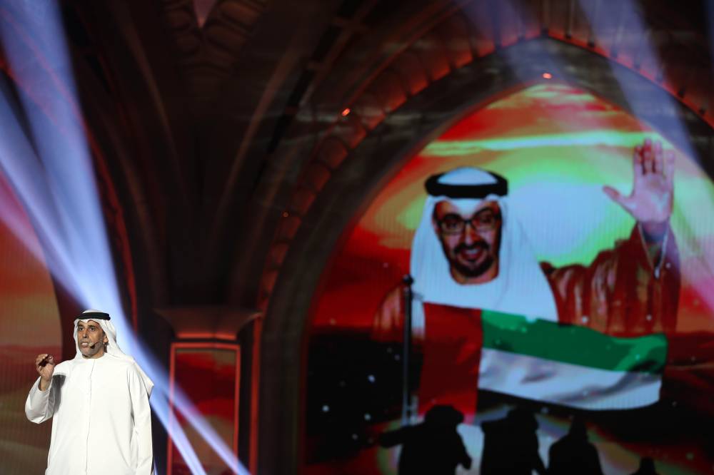 شاعر المليون بأمسيته العاشرة..  يبوح ألقاً وتميزاً من شاطئ الراحة في أبوظبي