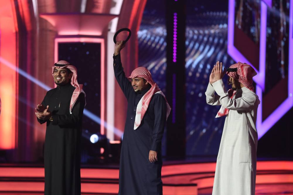 شاعر المليون بأمسيته العاشرة..  يبوح ألقاً وتميزاً من شاطئ الراحة في أبوظبي