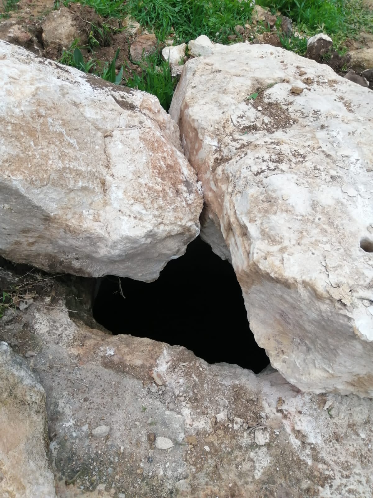 الخنان يقرر إغلاق الابار المهجور والتي تشكل خطر على المواطنين في لواء الكورة