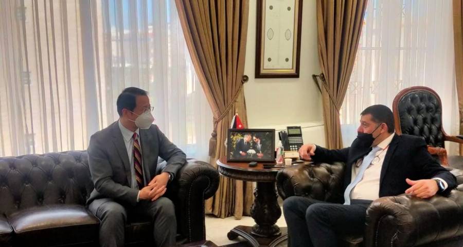 السفير الصيني يزور وزارة العمل