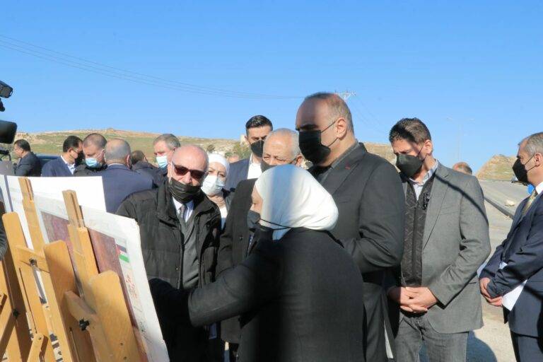 الخصاونة: توفير تمويل المرحلة الثانية من طريق إربد الدائري