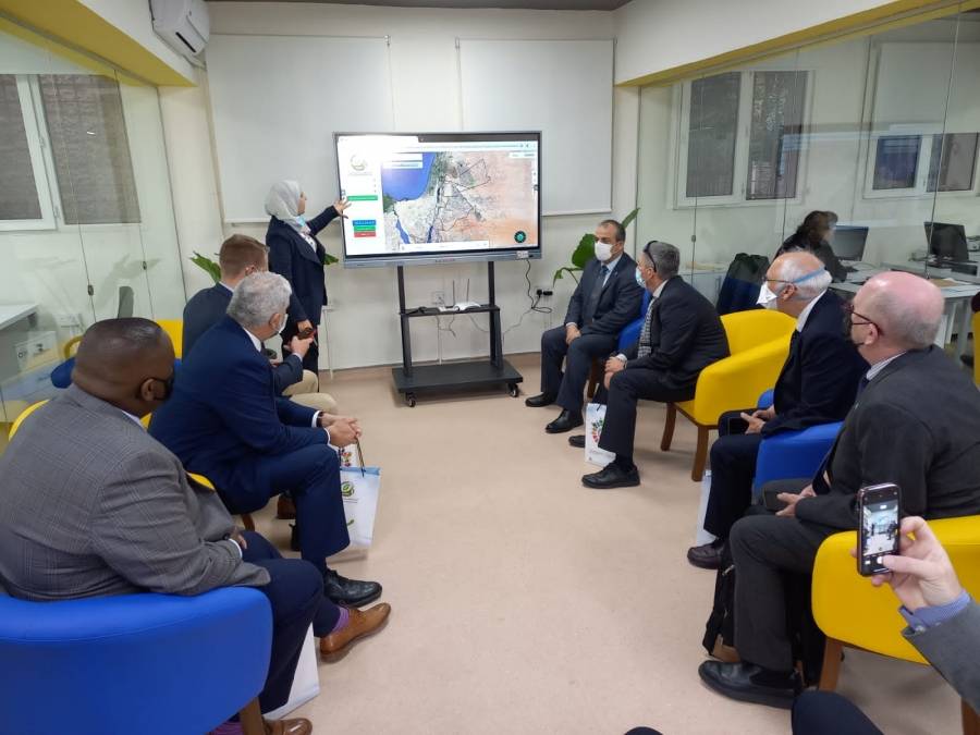 وفد أمريكي رفيع المستوى يزور البحوث الزراعية