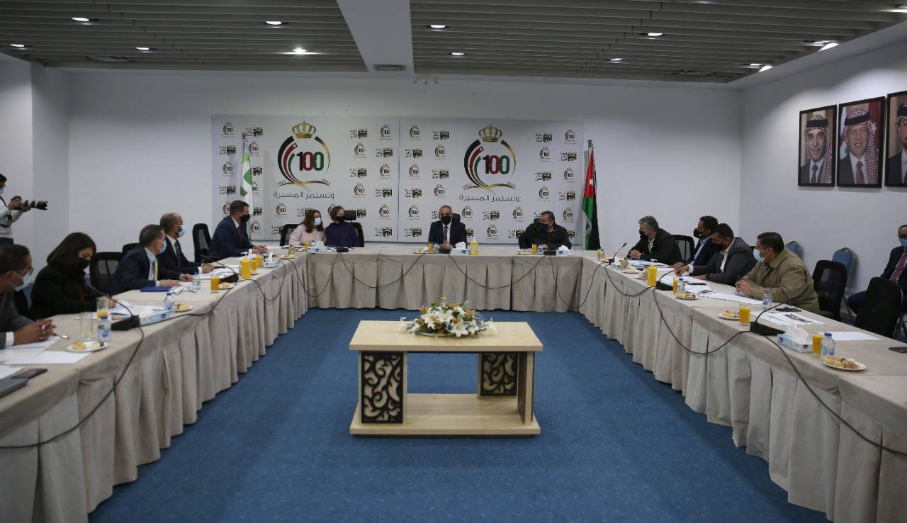 الشواربة يطلق استراتيجية إعادة تدوير النفايات الصلبة في القطاع التجاري لمدينة عمان