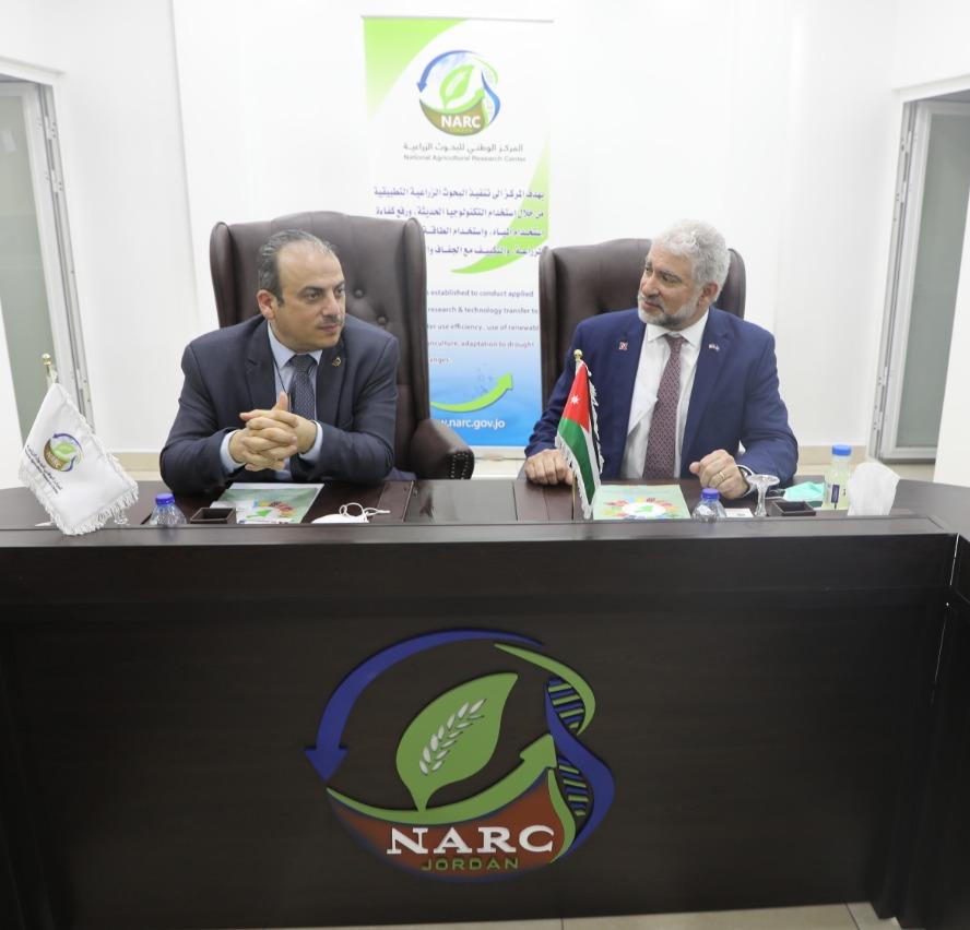 وفد أمريكي رفيع المستوى يزور البحوث الزراعية 