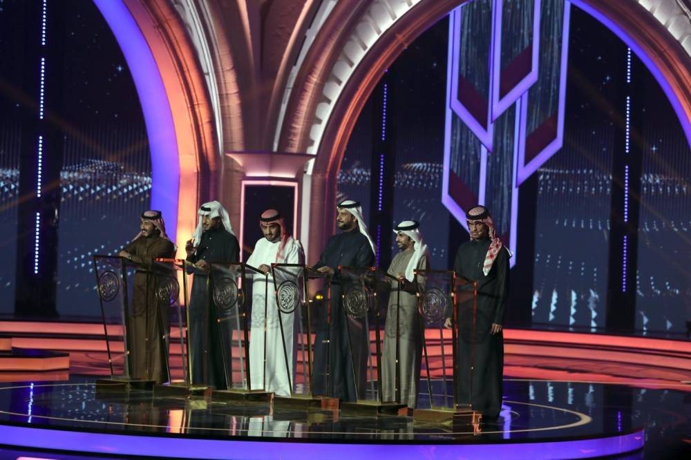 شاعر المليون .. حكايات القوافي تغرد على شاطئ الراحة بأبوظبي في الأمسية المباشرة الحادية عشرة